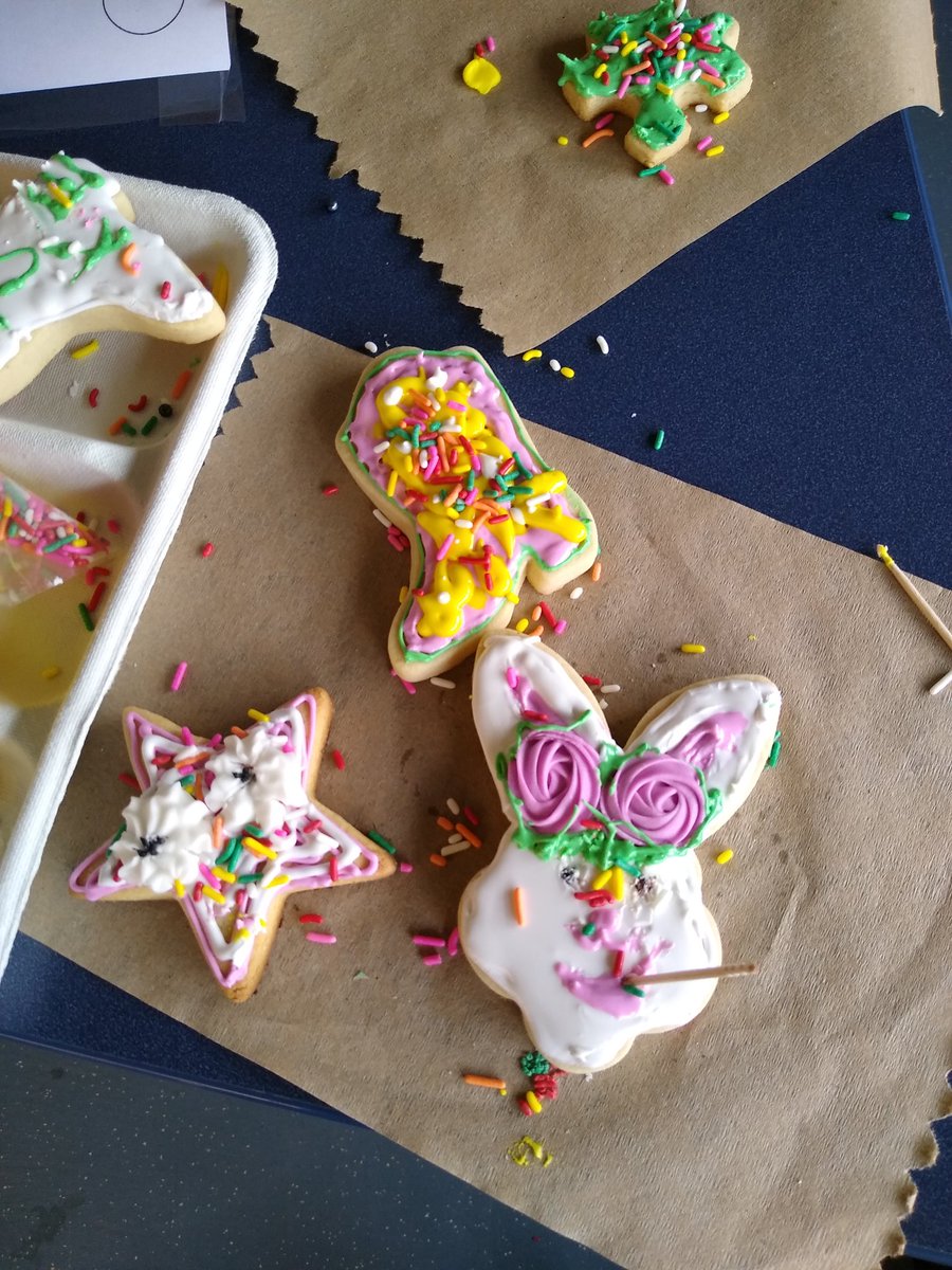 A big thanks to <a href="/TeacherHelenek/">Maria Helenek</a> for demonstrating cookie decorating  as an SEL activity for my students. A great time was had by all! <a href="/pthsnation/">Pequannock Township High School</a> @RichHayzler @ElaPequannock