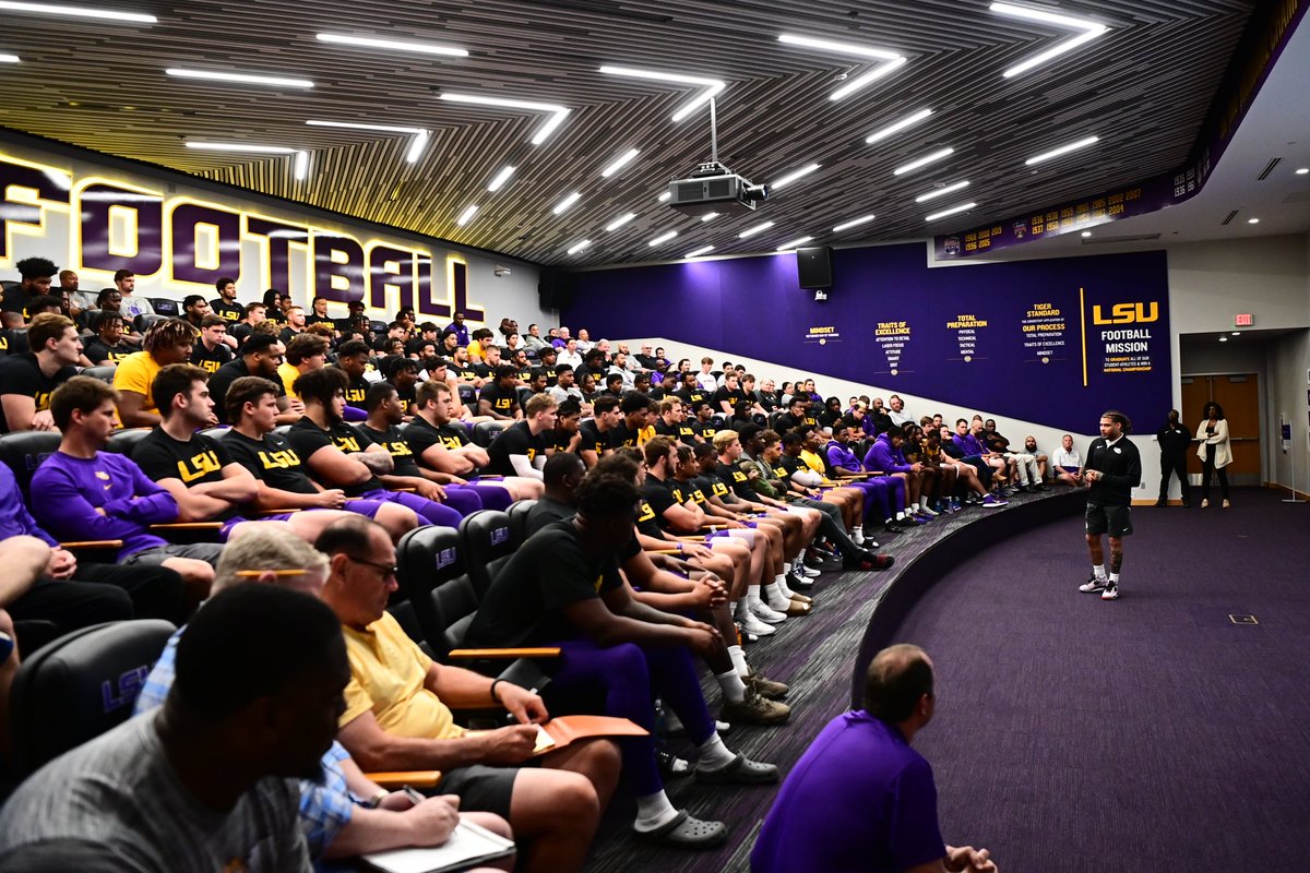 LSUfootball's tweet photo. All Eyes On 7 https://t.co/vClRIBth6d