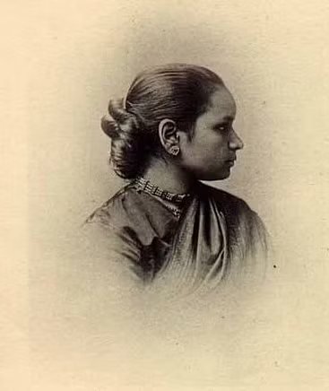 aparanjape's tweet photo. Today is the 157th birth anniversary of Dr Anandibai Joshi.

Anandibai Joshi was the first Indian woman to study western medicine - graduating from the Women's Medical College of Pennsylvania, in U.S. in 1886, at the age of 23. 

https://t.co/dZwwGF7S5q https://t.co/ypPoui4B7Y