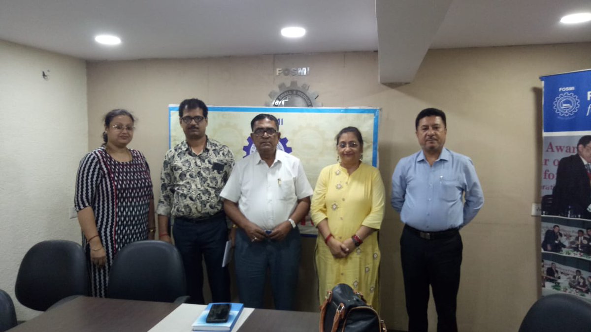 ICIBIndia's tweet image. #ICIB Sr. EVP Mrs. @TinkuRajeevGup1 met Mr A K Sengupta,  Secretary,  Mr Ujjwal Mukherjee,  Jr.  secretary and Ms Debjani Roy,  Asst Secretary of Federation Of Small and Medium Industries #FOSMI in #Kolkata for collaborations between #MSME across India.