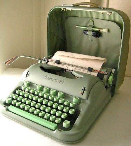 AcademiaDreams's tweet photo. mint green aesthetic 🍐 https://t.co/CNRtbE1fFz