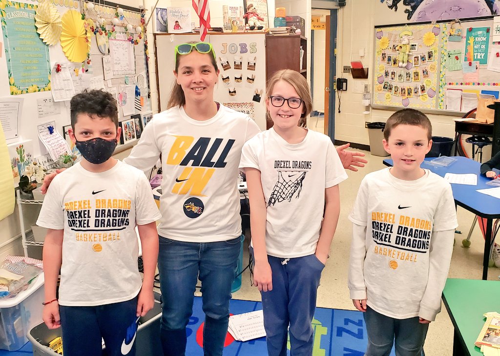 Great minds dress alike! GO DRAGONS!  #zaneydragonsfans #thankyou #collsedu <a href="/DrexelDragons/">Drexel Dragons</a>