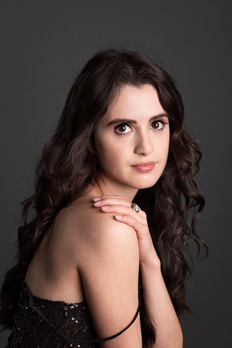 lauramarano tweet picture
