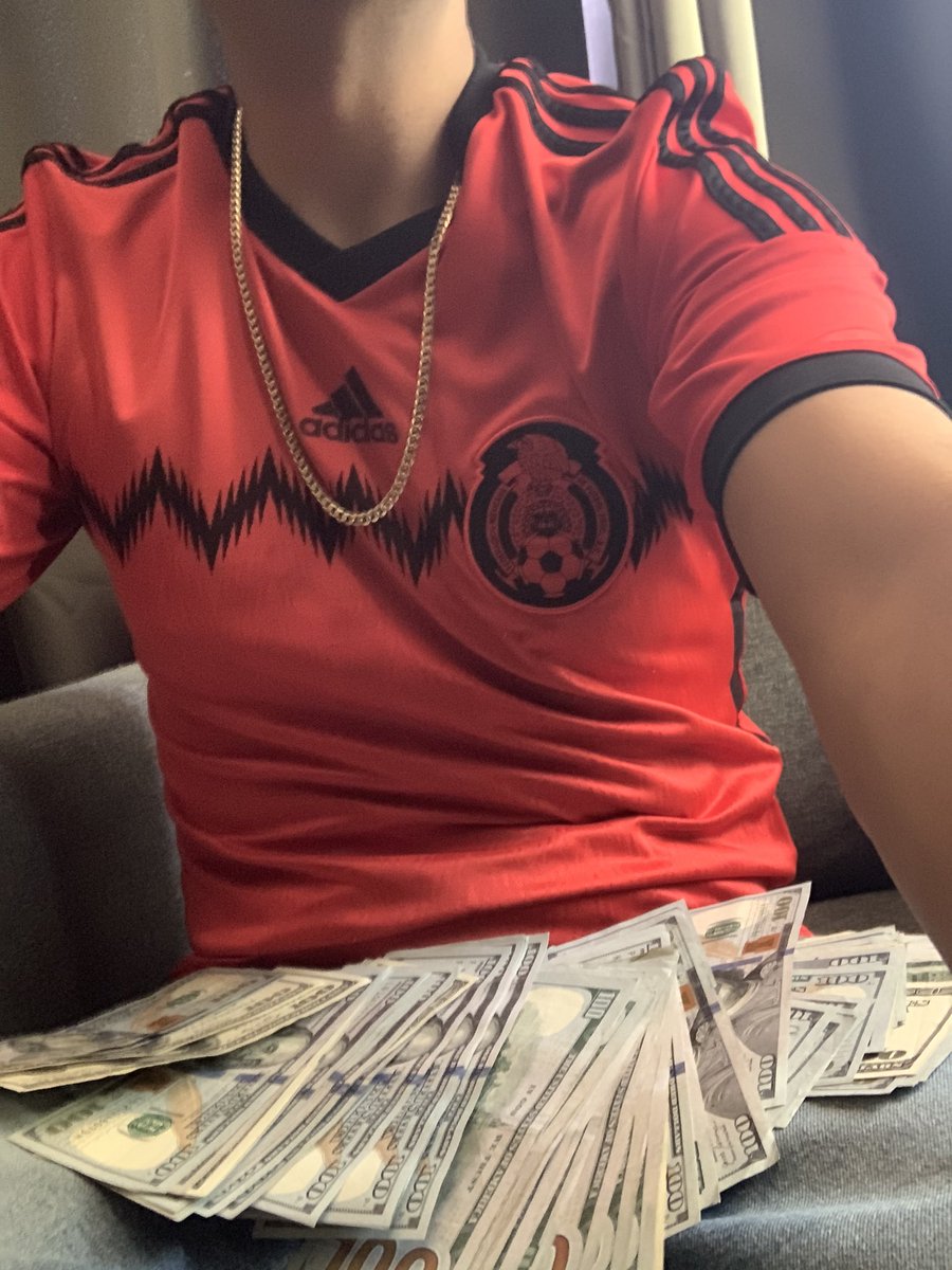 Si esta noche gana Mexico regalare $5,000 pesos entre 5 personas que le den like a este tweet! 🇲🇽