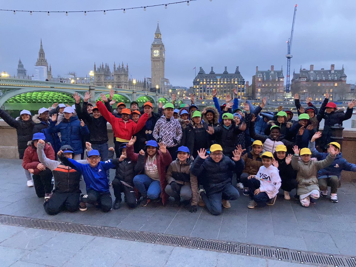 WestminsterBD3's tweet photo. Westminster at Westminster! Beautiful london sites. These children are amazing. @WestminsterBD3 @WeAreBDAT https://t.co/gL56ZS45Fs