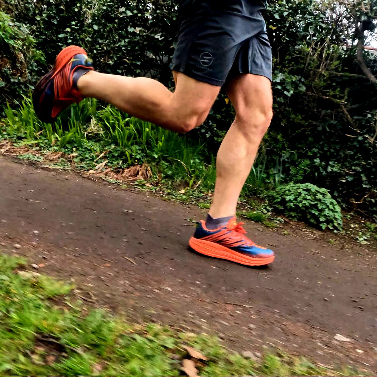 vamosultralopez's tweet photo. Very steady run home testing out the #gopro #hero10 and the #hoka #speedgoat4
GoPro is ace, SGs also felt great, although on the whole, the run was a struggle...very tired legs after heavy legs yesterday in gym.
#ukrunchat #runchat #runner #run #running #commute #trailrun https://t.co/bIQd01OiQT