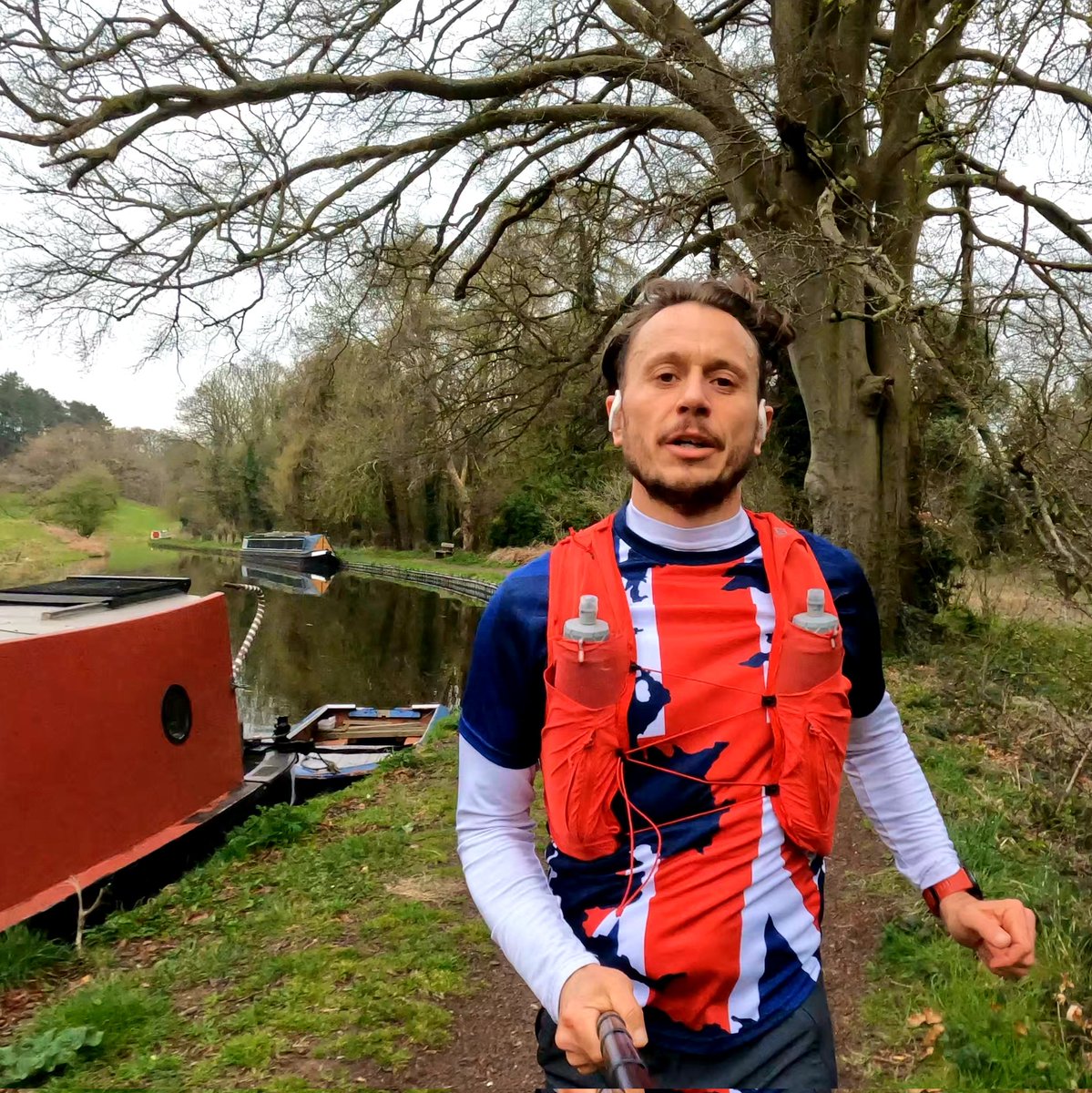 vamosultralopez's tweet photo. Very steady run home testing out the #gopro #hero10 and the #hoka #speedgoat4
GoPro is ace, SGs also felt great, although on the whole, the run was a struggle...very tired legs after heavy legs yesterday in gym.
#ukrunchat #runchat #runner #run #running #commute #trailrun https://t.co/bIQd01OiQT