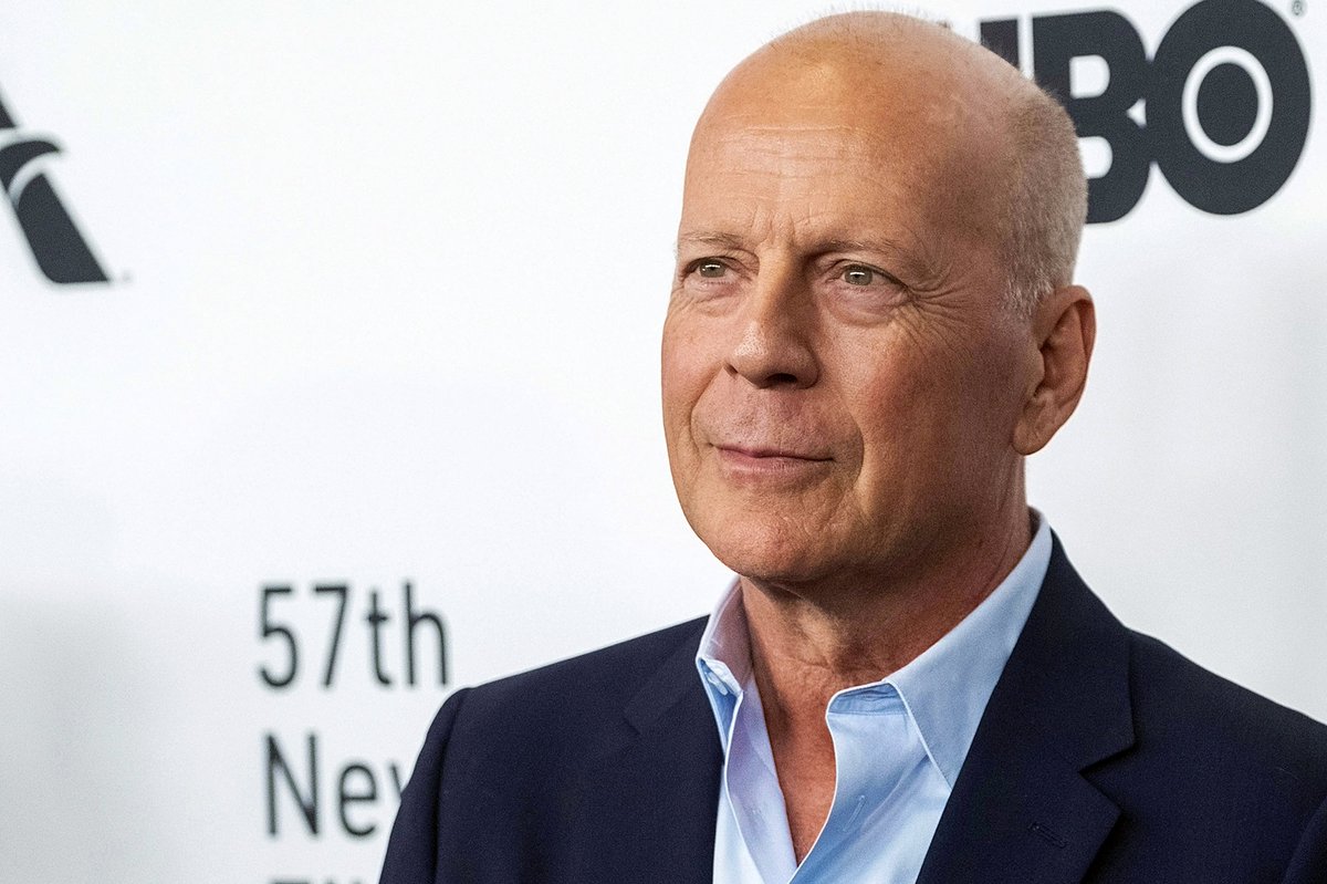 PetitCinephile's tweet photo. Malade, Bruce Willis met fin à sa carrière. https://t.co/D23XqB28wj https://t.co/oUgo21ZHVz