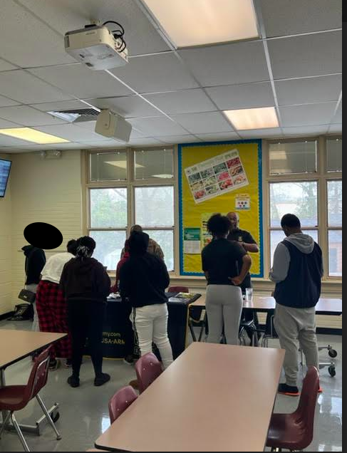Lex1Wb's tweet photo. Students @Lex1AES work to become career-ready by meeting with military recruiters @GoArmy Lexington Army Recruiting Company. @LexingtonOne https://t.co/WBmZDC2Hl8