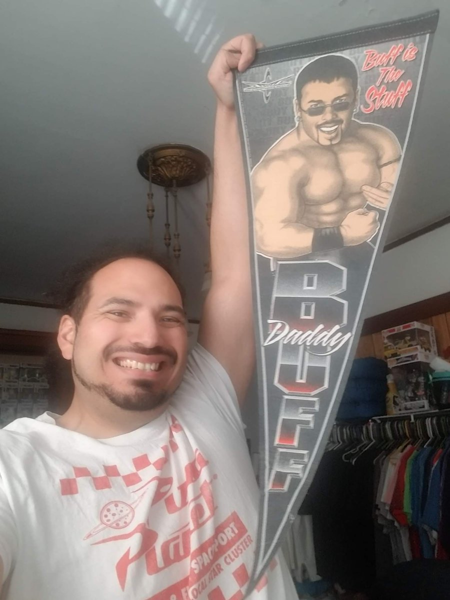 RealAvarice3's tweet photo. @HisMostRomantic + a @Marcbuffbagwell pennant purchased during our WCW Social Distancing Watch Parties = #BuffBae https://t.co/cy4JwTI0iz