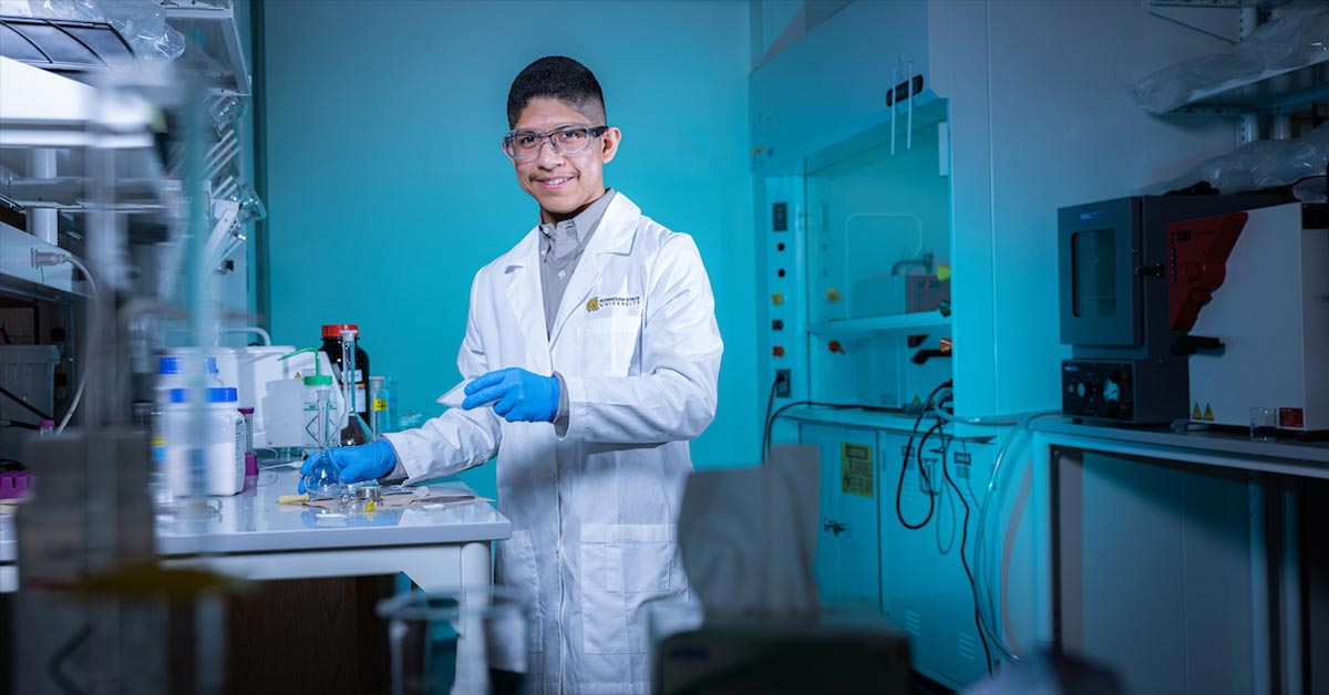 KSU sophomore Angel Vasquez has been awarded a Barry M. Goldwater Scholarship, presented annually to the nation’s top undergraduate scholars in the sciences, mathematics and engineering! 
🔗news.kennesaw.edu/stories/2022/s…