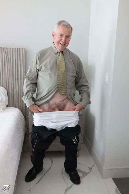 Getting dressed?  Or undressed?  (Photo by daddiesbyeze1)

#ranchomiragedaddy #jockstrap #commando #boxersorbriefs