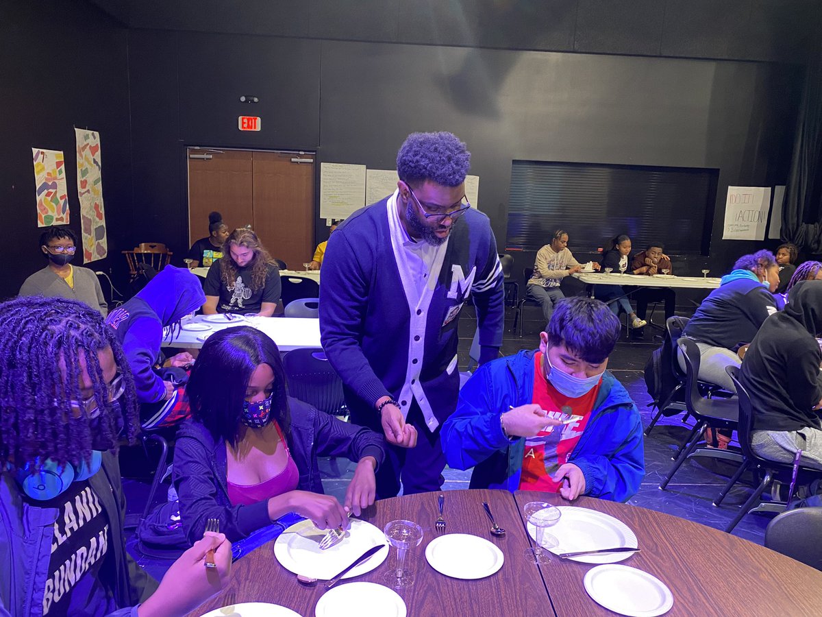 JessikaHearne's tweet photo. #EtiquetteSessionsInProgress @ManorSeniorHS #ProperDining #GettingOurScholarsReadyForTheWorld #CollegeAndCareerReady #MLSOE #ProudPrincipal #ourscholarsareamazing π₯°@ManorSeniorHS @SpencerAndreD @MikePerkins_PLC @AlejandroGongo1 @FoundationManor https://t.co/MVROUKBwH3