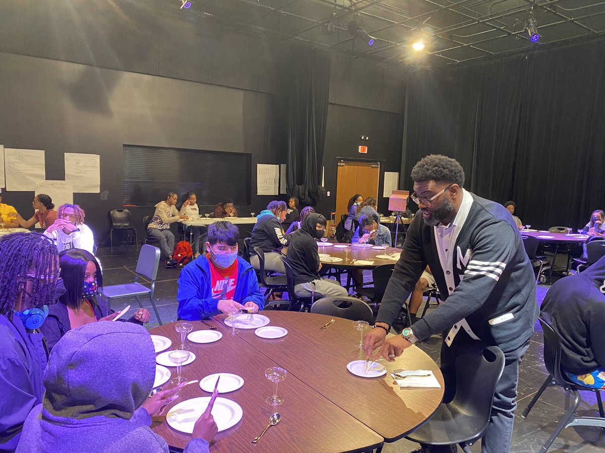 JessikaHearne's tweet photo. #EtiquetteSessionsInProgress @ManorSeniorHS #ProperDining #GettingOurScholarsReadyForTheWorld #CollegeAndCareerReady #MLSOE #ProudPrincipal #ourscholarsareamazing π₯°@ManorSeniorHS @SpencerAndreD @MikePerkins_PLC @AlejandroGongo1 @FoundationManor https://t.co/MVROUKBwH3