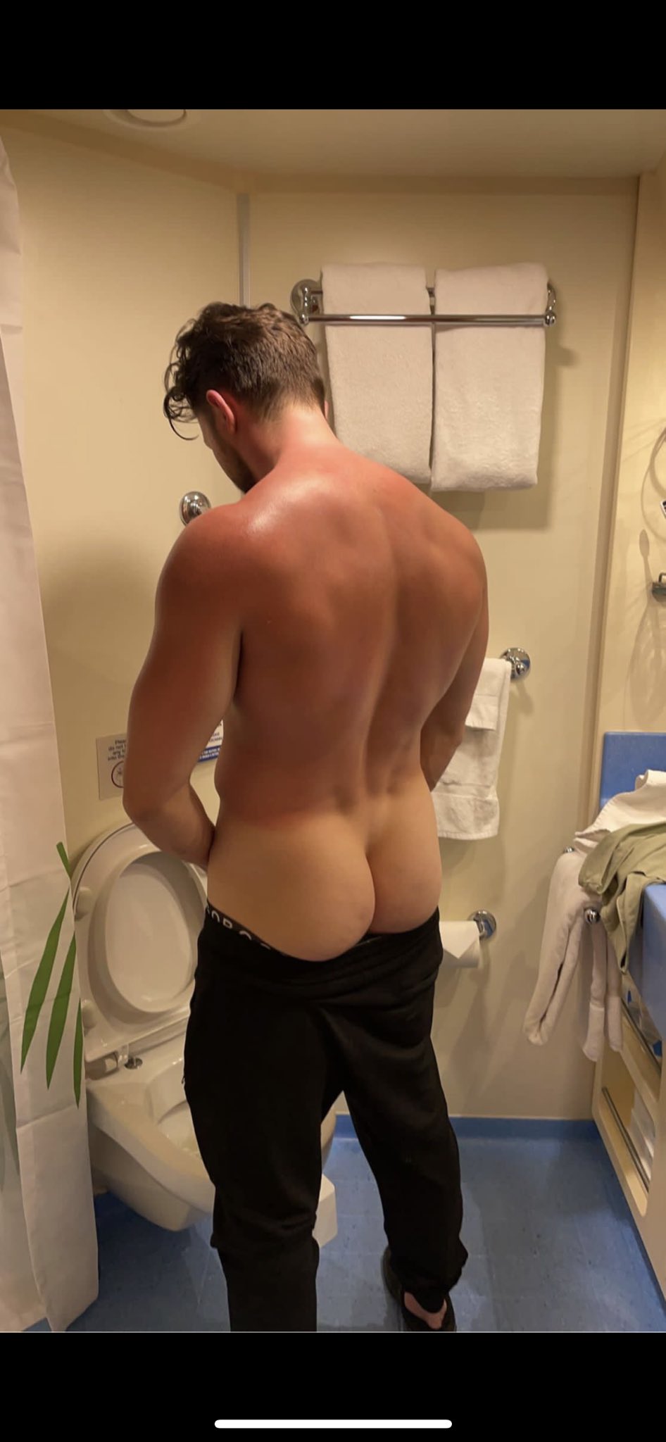 hott or nah? #miami #boat #cruiseship #usa #canada #Hawaii #Bahamas https://t.co/s2jeQE8HEq