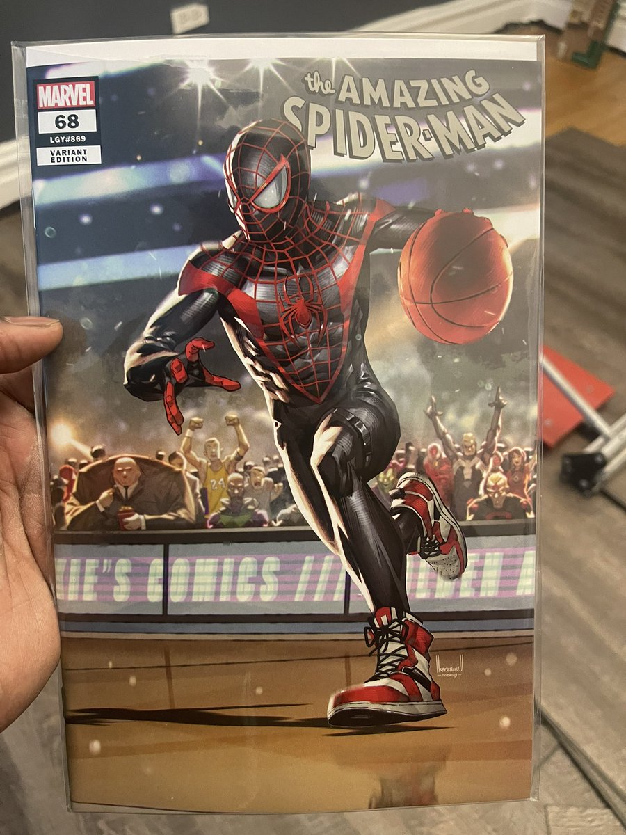 livealittlemor9's tweet photo. One of the nicest looking comic covers!! https://t.co/w7C85HvnPk
