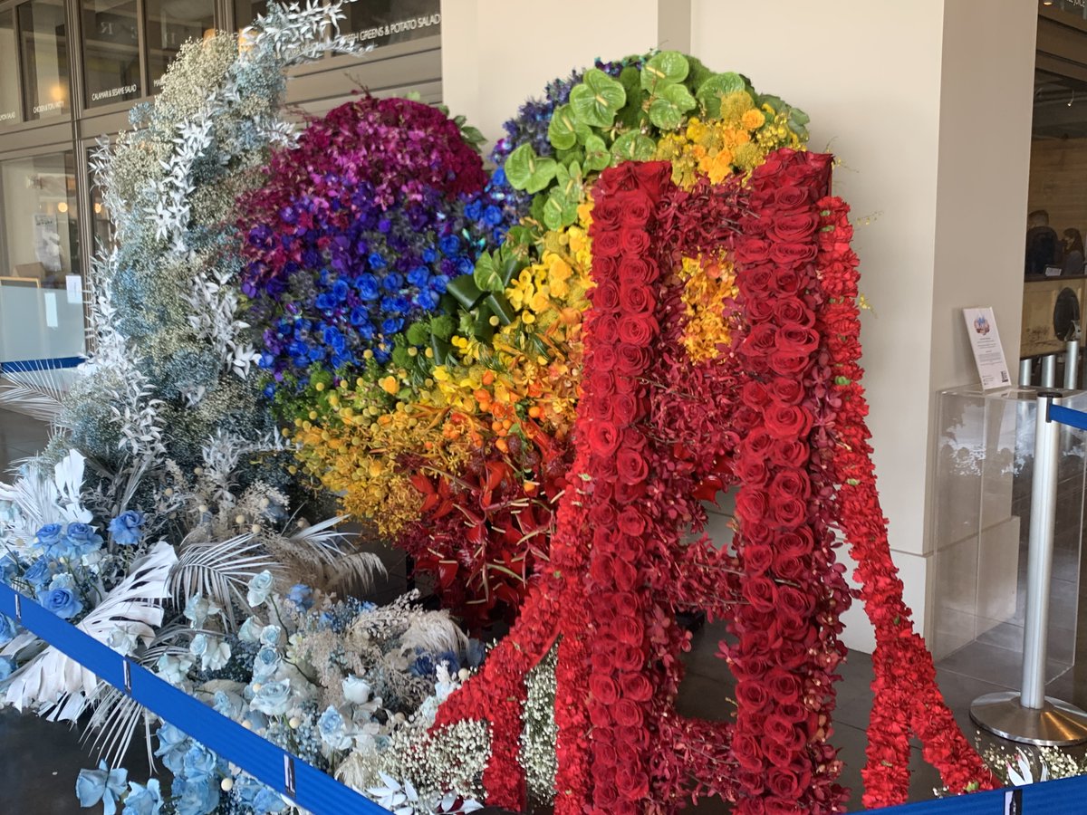 SFPort's tweet photo. Check out this beautiful flower arrangement in the @ferrybuilding all week long! This is one of several arrangements across downtown for BloomSF. Grab lunch, admire the flowers and enjoy your lunch in the back plaza with great music and bay views. #bloomsf https://t.co/hQRcdKjEOg