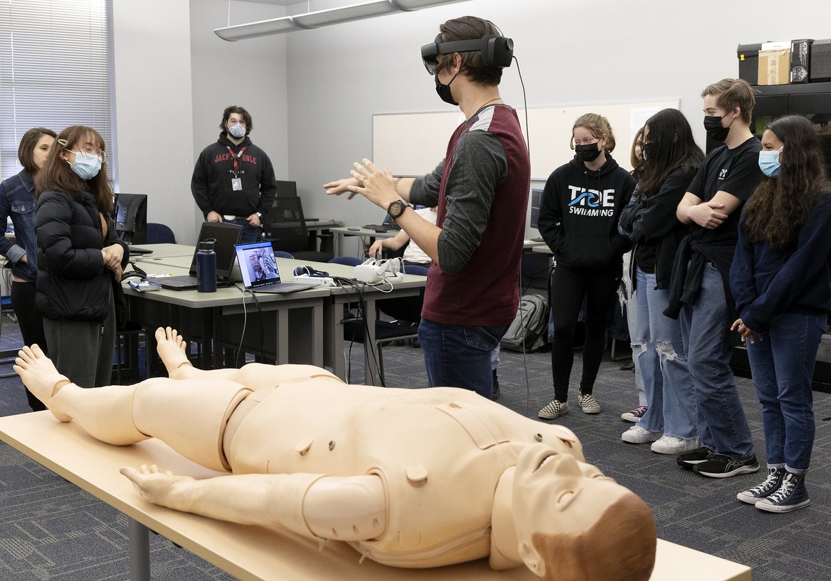 ODU_Engineering's tweet image. Thanks so much to the @SMACreek for visiting our #computationalmodeling facilities today! @ODU @ODU_ECE #oduengineering