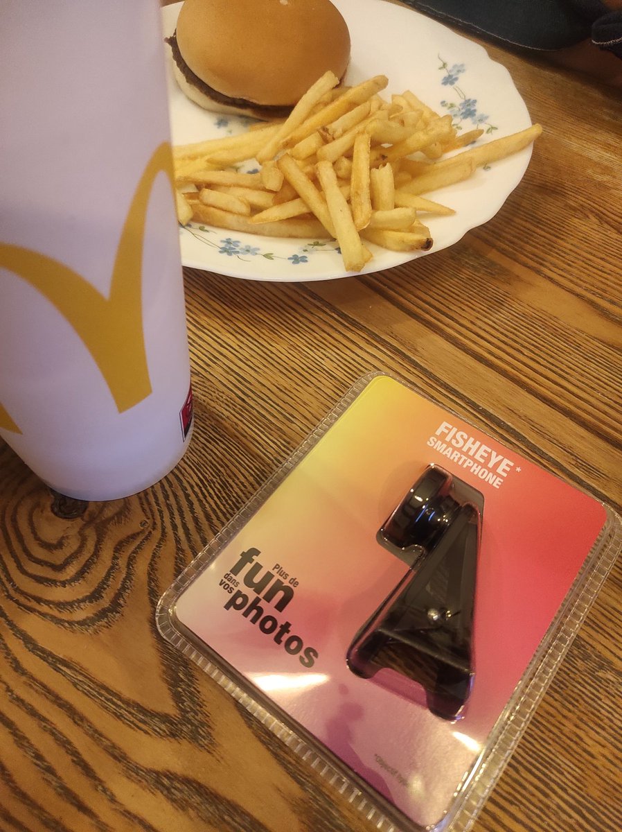 juste1maman's tweet photo. @McDonaldsFrance vous êtes en pénurie de jouets pour enfants ?
Je vous laisse imaginer la déception de mon fils de 8 ans ce soir... https://t.co/Sr4e5nrmWh