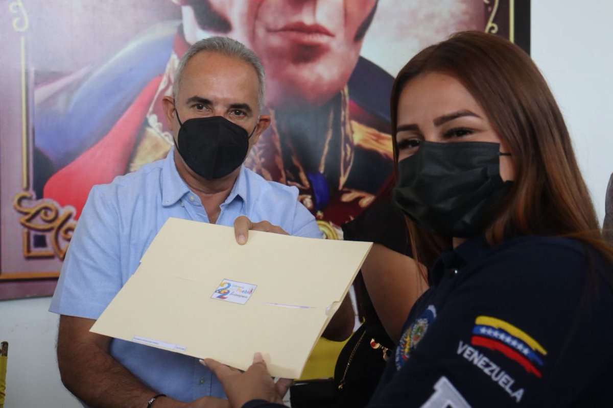 Felicito a los funcionarios de los organismos de seguridad del estado, por recibir su Certificado del Diplomado de Derechos Humanos de la E.N. de Derecho Luis Alberto Zuria de la Defensoría del Pueblo. ¡En #Táchira seguimos garantizando la vigencia de los Derechos Humanos!