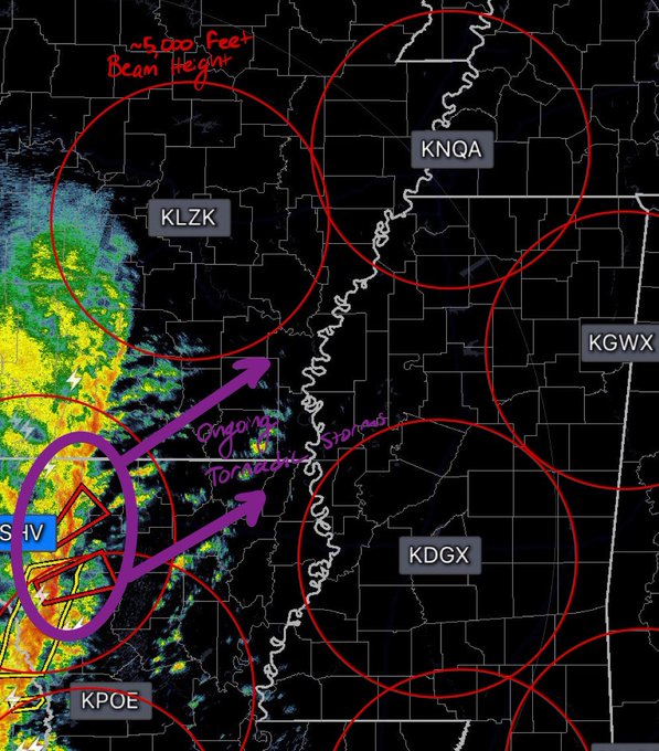 RyansHighlights's tweet photo. @ryanhallyall idk fi you saw this but as @ecreightonwx mentioned there are lots of radar holes https://t.co/A3BJBBgYSv