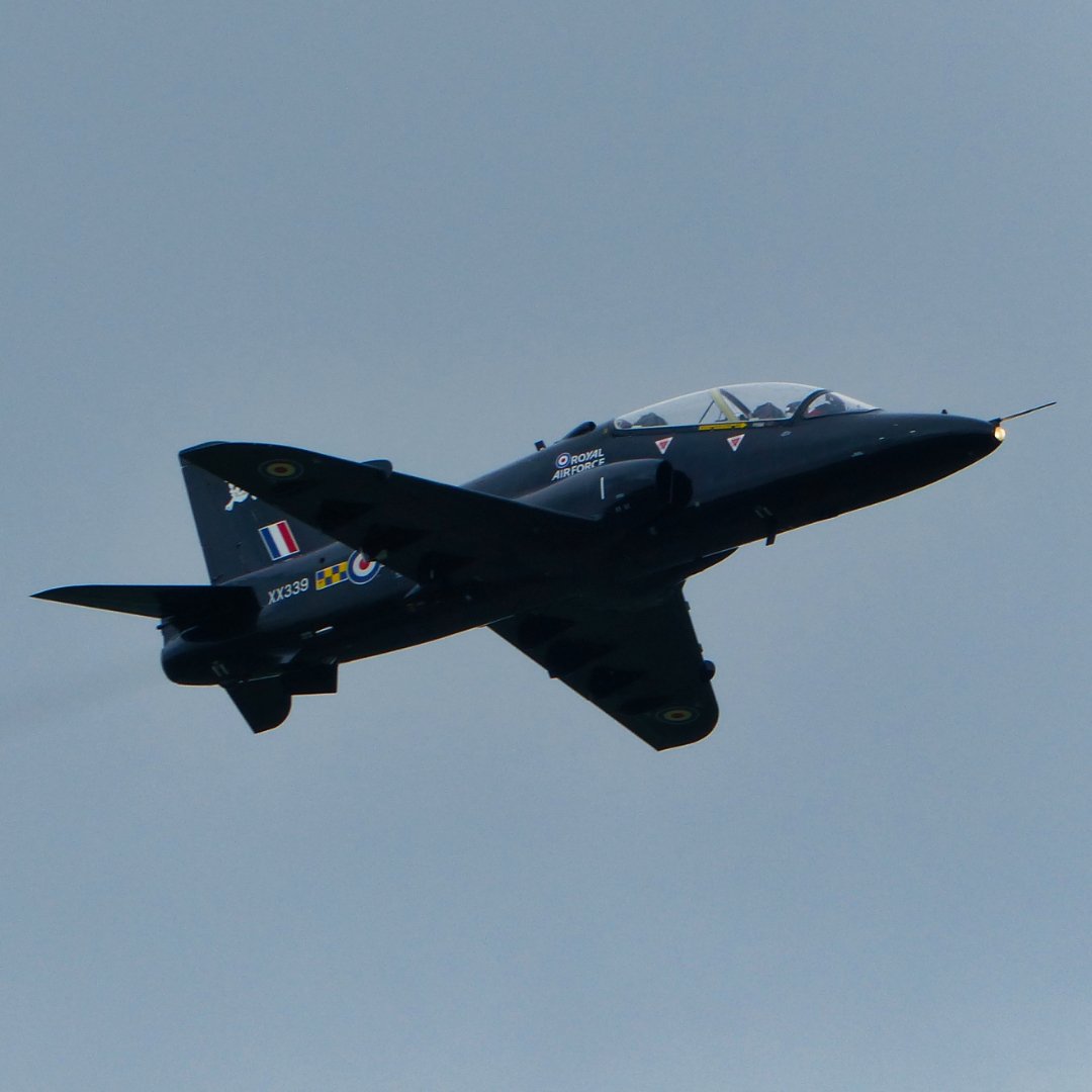 Michaelflying28's tweet photo. After nearly 46 years of British military service with the Royal Air Force and Royal Navy the BAE Systems Hawk T.1 has been retired. Seen here is RAF BAe Hawk T.1 XX336 training at Doncaster Airport 28.6.21.
#raf #royalairforce #royalairforceuk #rafphotography #hawkt1 #hawkjet https://t.co/Up8ldbR4W7