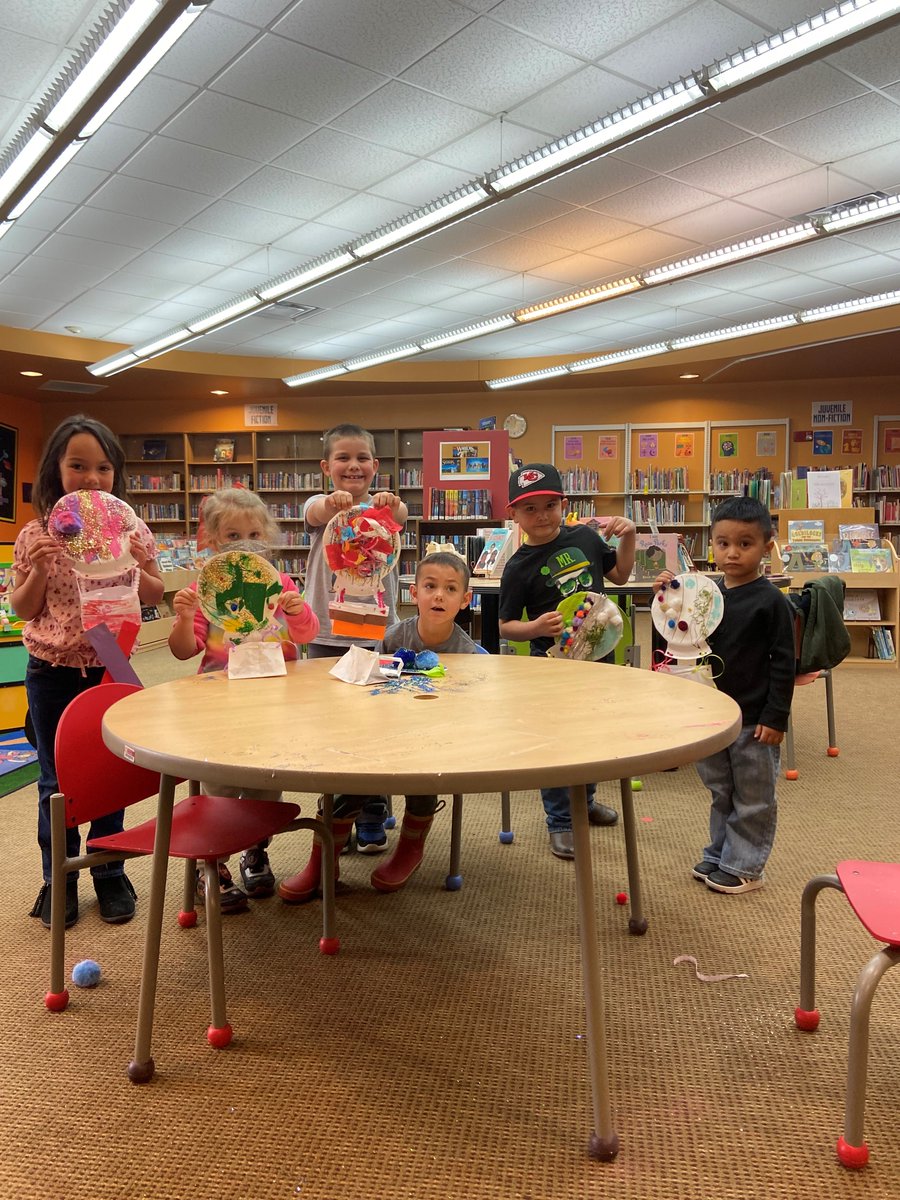 BelenPublic's tweet photo. Our Crafty Kids program was a ton of glittery fun this morning with a group of talented kids! We did a #sensorycraft making textured hot air balloons using materials with different smells, feels, sounds, and looks. #LibraryLife #Crafting #Belen #ChildrensLibrary https://t.co/6D0cMg7T1b