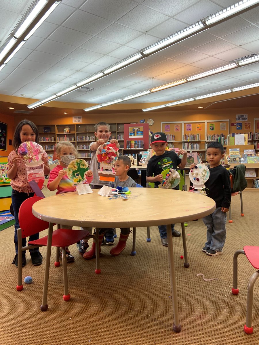 BelenPublic's tweet photo. Our Crafty Kids program was a ton of glittery fun this morning with a group of talented kids! We did a #sensorycraft making textured hot air balloons using materials with different smells, feels, sounds, and looks. #LibraryLife #Crafting #Belen #ChildrensLibrary https://t.co/6D0cMg7T1b