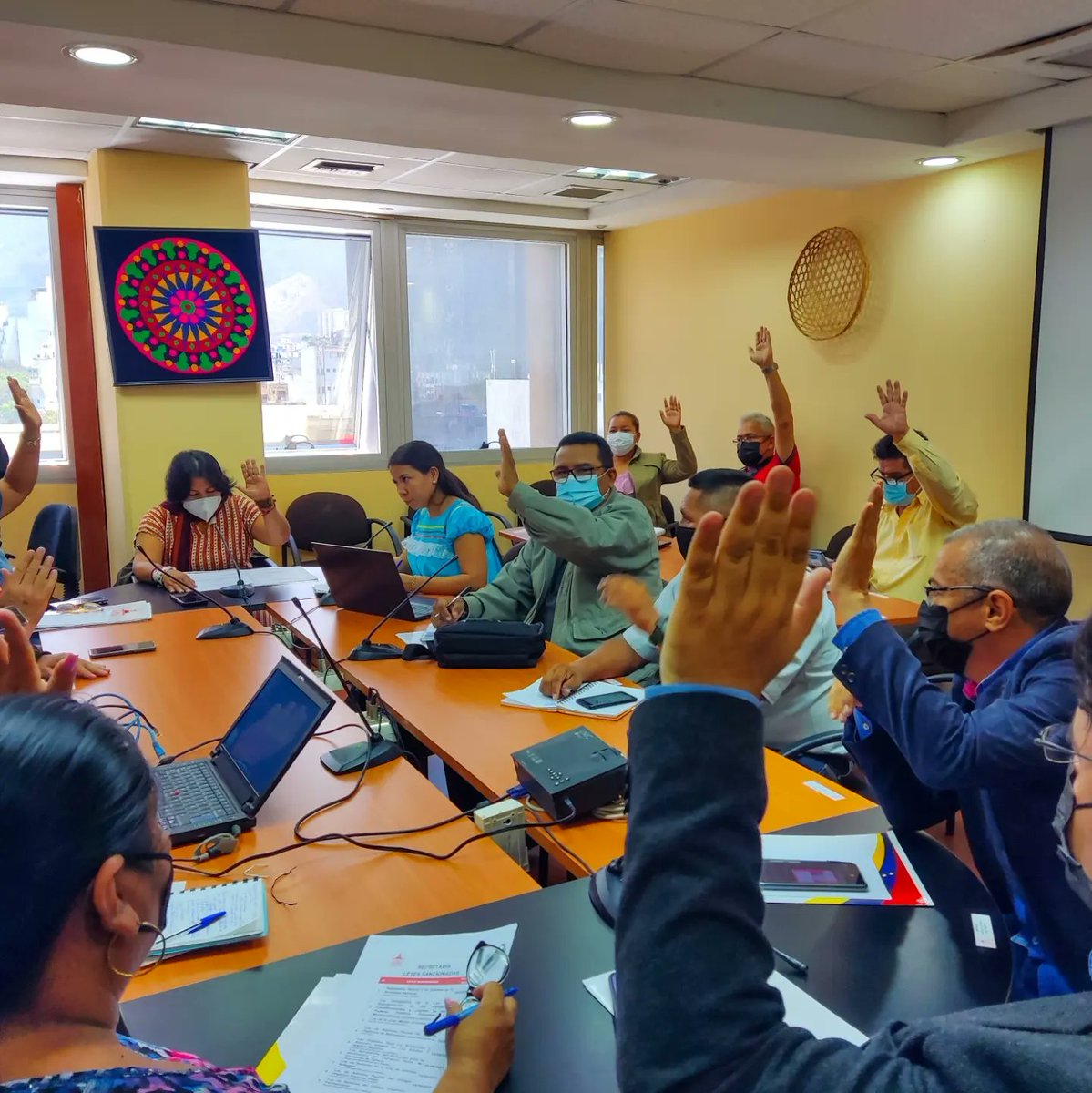 Indigenas_AN's tweet photo. 30MAR| Se realizó la Reunión Ordinaria de la Comisión Permanente de Pueblos Indígenas de la AN, orientada por la Primera Vicepresidenta, Diputada Nicia Maldonado.
Seguimos avanzando desde esta instancia legislativa en pro de los derechos de nuestros Pueblos Originarios. https://t.co/Ufk6pvJz1g