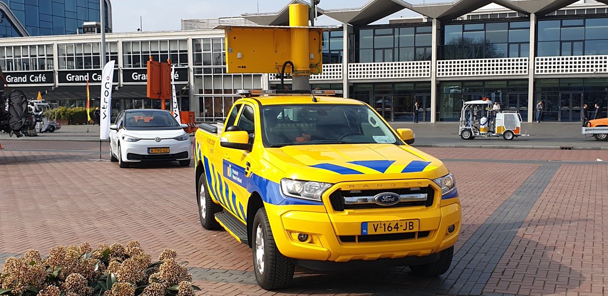 V_tron's tweet photo. U heeft nog twee dagen om @intertraffic Amsterdam 2022 te bezoeken.

Bekijk hier vast de #Car2X-video (https://t.co/Jd2zAQQaLP) en kom langs om de demo van short range communicatie live te zien. https://t.co/B6HYFmZtyp