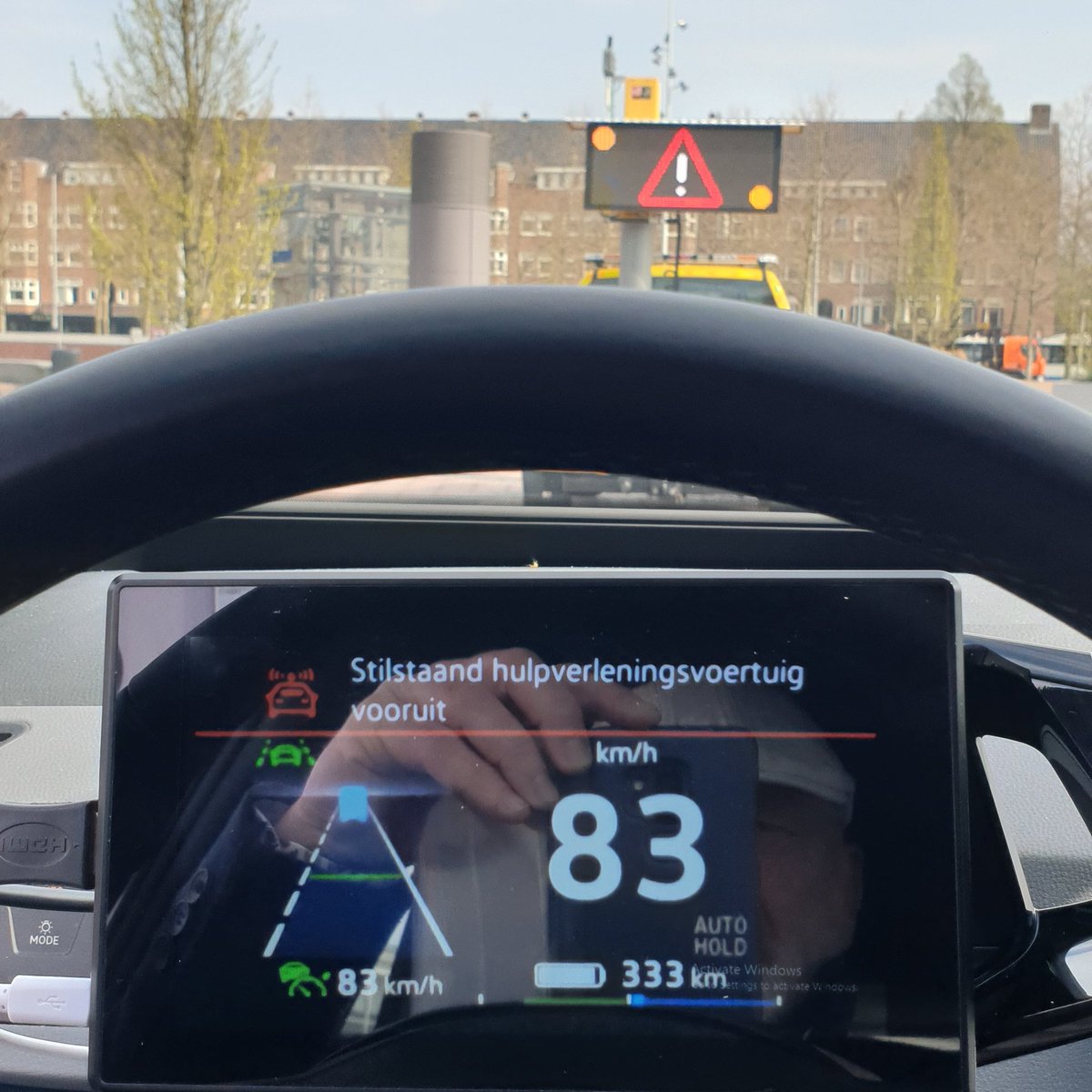 V_tron's tweet photo. U heeft nog twee dagen om @intertraffic Amsterdam 2022 te bezoeken.

Bekijk hier vast de #Car2X-video (https://t.co/Jd2zAQQaLP) en kom langs om de demo van short range communicatie live te zien. https://t.co/B6HYFmZtyp