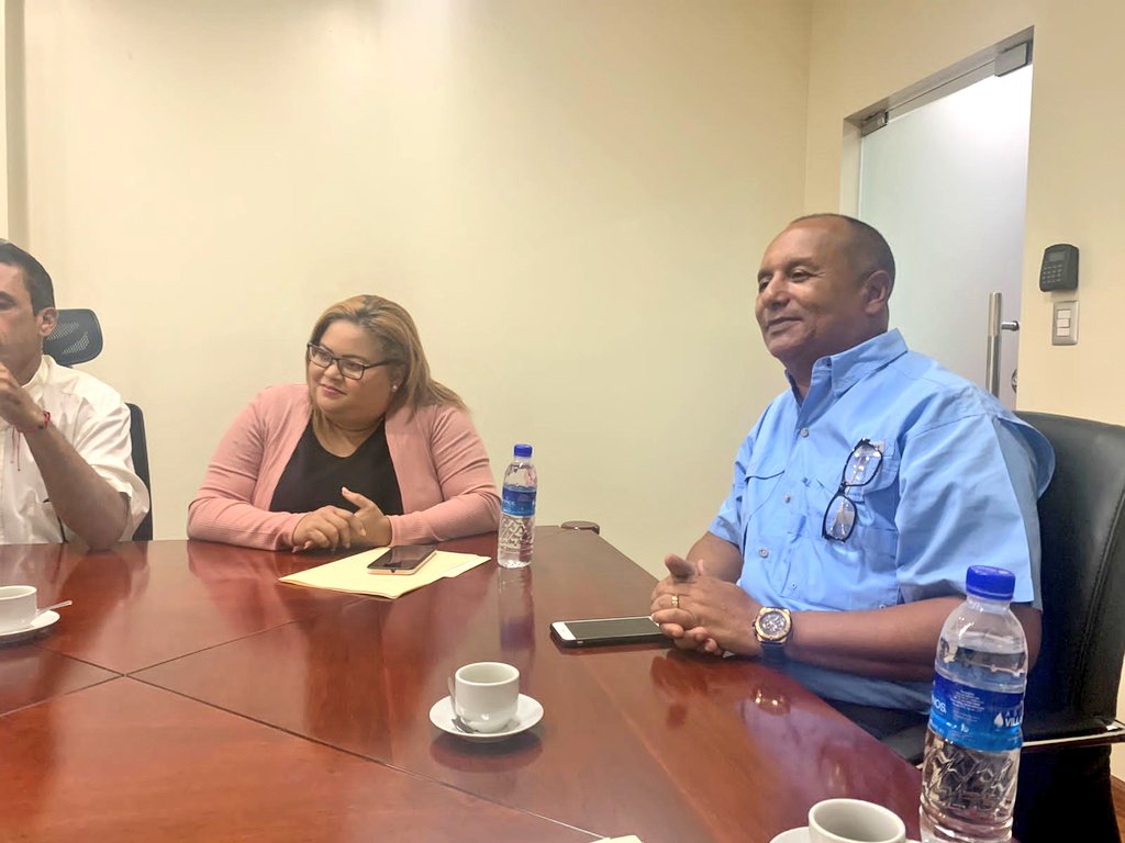 GreyPrezDaz1's tweet photo. Visitamos  @AgriculturaRD donde sostuvimos un encuentro con el Vice Ministro de Producción  @EulalioRamirez con quien hemos acordado brindar apoyo a la Asociacion de Productores de Tomate de Azua con acciones que mejoren la operatividad ese sector @AngeloRamirezrd @scarletbenzan https://t.co/5BknTCglNi