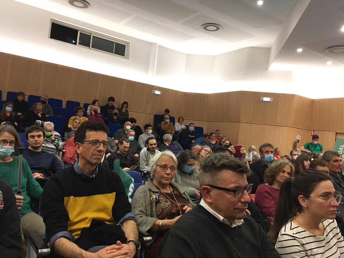 chrisgarnier38's tweet photo. Le vote utile, c’est le vote climat, le vote écologiste !
Vous avez montré à #Grenoble que les écologistes savent agir, être efficaces.
@julienbayou 
en meeting #JeVoteJadot https://t.co/5svW7dqOrq