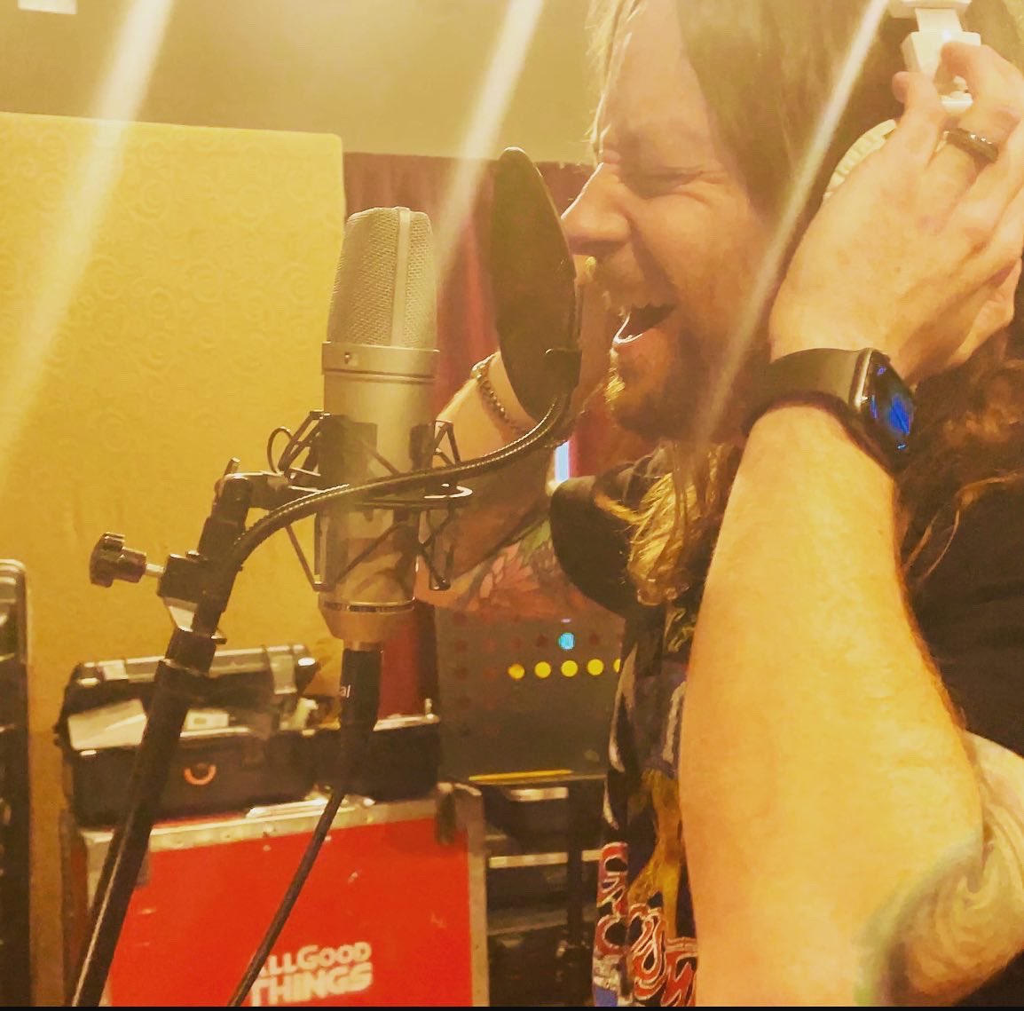 AGTrockofficial's tweet photo. Vocal day! Back in the studio for some goodies we can’t wait to share!
#allgoodthings #single #deluxe #comingsoon #orchestra #remix #studiolyfe https://t.co/hwnWw2jdcC