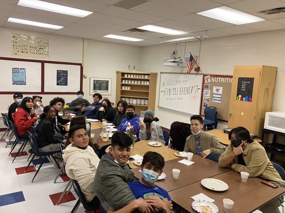 MissHicks_'s tweet image. Family Breakfast for our Family Module 😋 One of my favorite class days all year!!!! #family #individualdevelopment #facs #wearefamily @VATFACS @CTE4pwcs