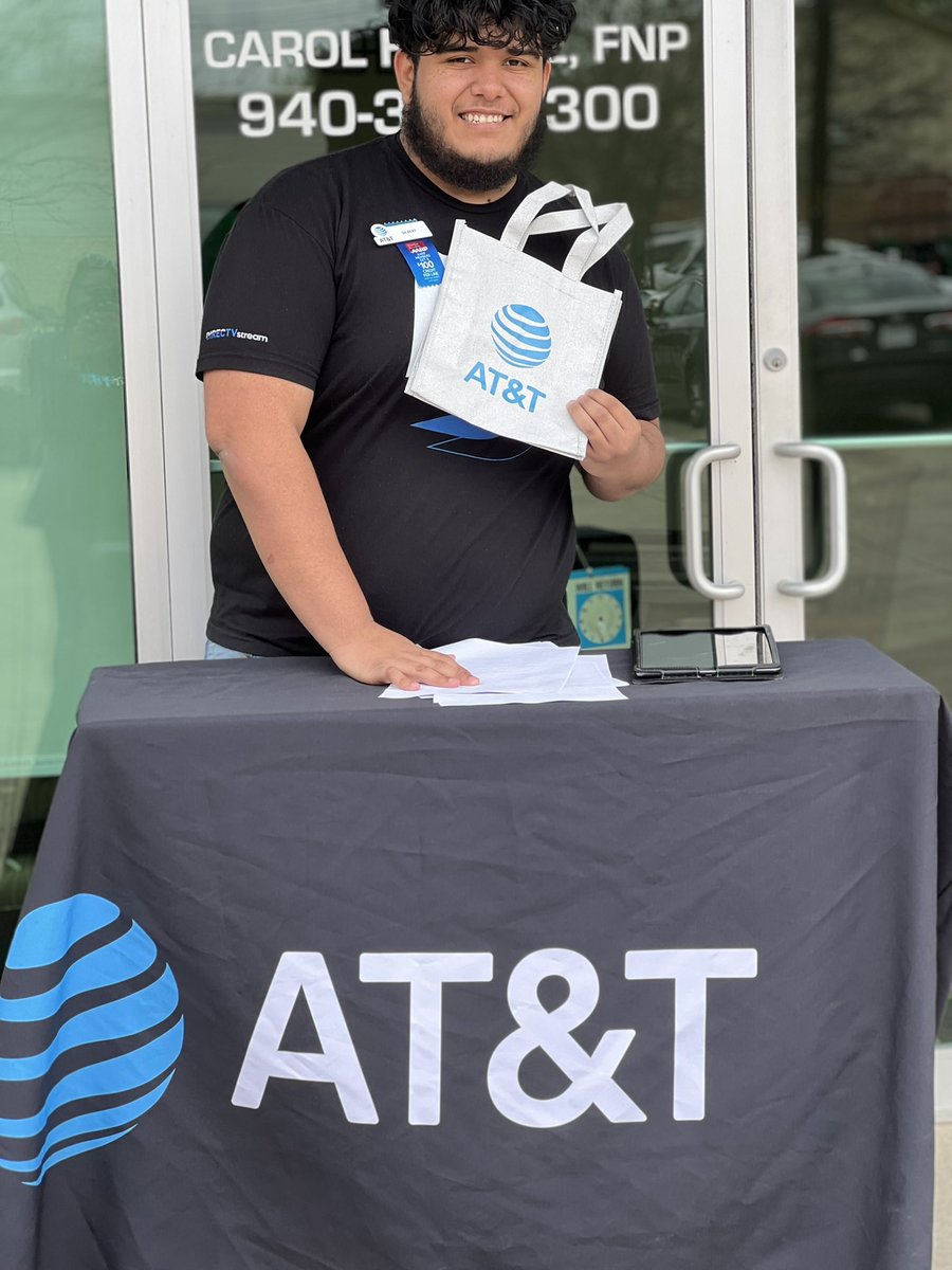 Me and my RSC Gilbert are outside of the 4 walls here at Avere Healthcare to educate the Avere staff and their patients on the awesome benefits of the nurse & physicians appreciation offer and to grow the business! #NationalDoctorDay #LifeAtATT @TravisChamber5 @NTX_Hendo