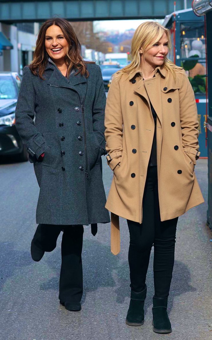 amask555's tweet photo. @Mariska @KelliGiddish Love when these two are together. They make each other shine brighter! π
#Rolson #DynamicDuo
#CagneyandLaceyVibes https://t.co/Xr4Hmk47f1