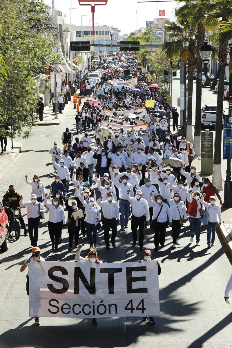 Pati_san's tweet photo. #SNTE44
📌El Magisterio de Durango en UNIDAD.
#TodosSomosUnoYUnoSomosTodos https://t.co/HRuzQ32qnS