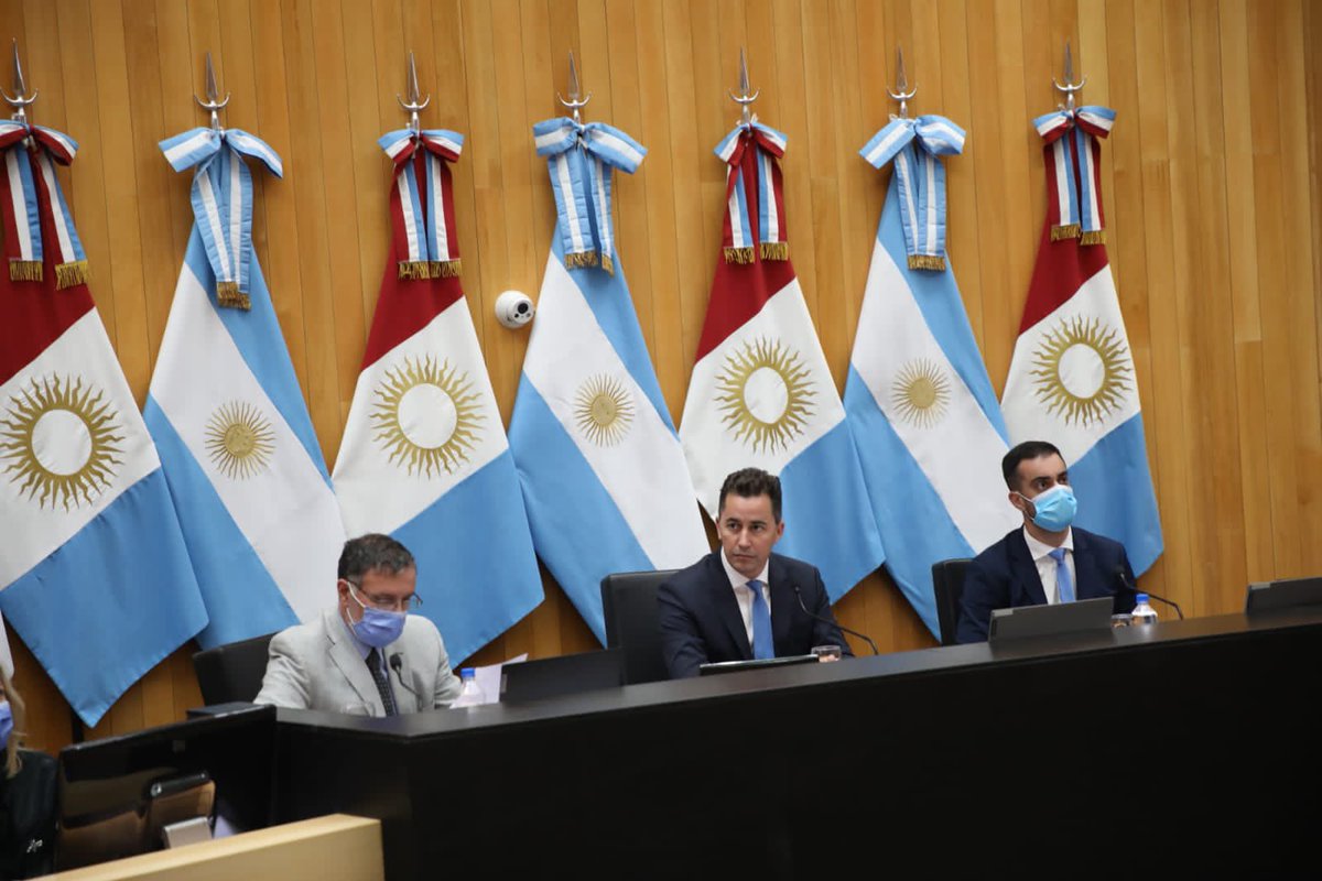 LegislaturaCBA's tweet photo. En el recinto se encuentran el vicegobernador @manuelcalvocba, el ministro @carlosmassei, representantes de las Fuerzas Armadas, de distintas organizaciones de excombatientes y dos veteranos de guerra que trabajan en la Legislatura. 
#LegislaturaCBA2022 https://t.co/TZSeYqwVcV