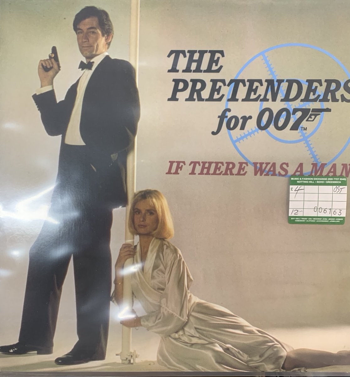 japanauthor's tweet photo. Saw this in a vinyl store today. Not that sought after but unusual to come across it - if that makes sense. Maxi 12β single. Front cover photo by #KeithHamshere who was the key publicity photographer at the time. #JamesBond #TheLivingDaylights #ThePretenders #BondSoundtrack https://t.co/UttyIK1I2L