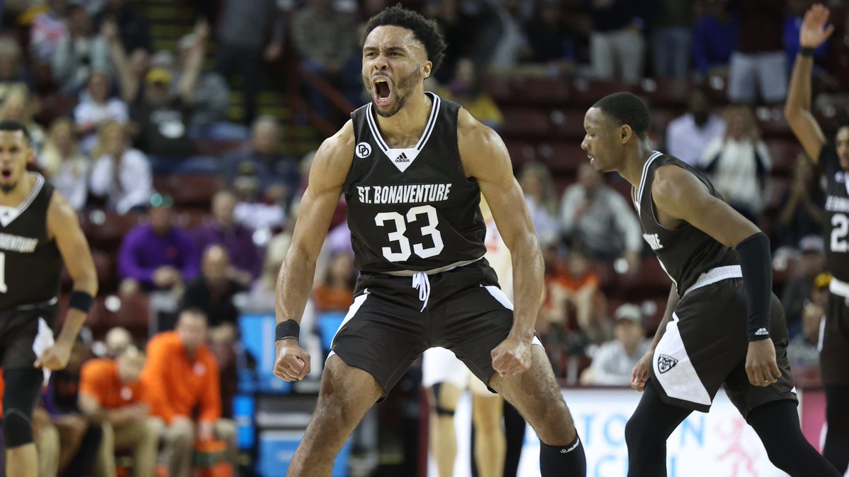 Berry_Hoops's tweet photo. Congrats to @Jmamba3 on another great season and an incredible NIT run. Logansport is proud of you, it’s been a real pleasure watching your career so far and we look forward to seeing what you do in the future! #FAMILY https://t.co/Hpqq2ZMxrj