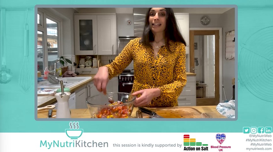 MyNutriWeb's tweet photo. A simple dressing made with olive oil &amp; red wine vinegar 🥗 🥗 

Shop bought dressings can be a source of salt so do have a go at making your own if you can😎 

#MyNutriKitchen #DASHRecipes https://t.co/zldHy28qDz