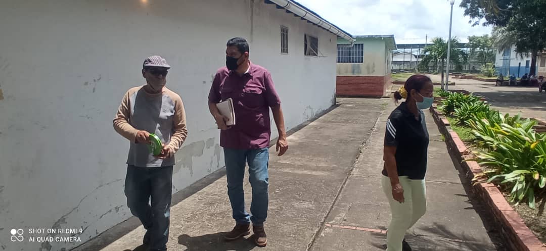 #Hoy 🚩Voceros del Consejo de Planificación Territorial de la #comuna "Sueño del gigante eterno", en #Maturín realizan evaluación de los espacios que conforman el Módulo de Asistencia de #LaPuente para trazar proyectos que permitan su  rehabilitación. 
@MPP_Comunas
<a href="/jaarreaza/">Jorge Arreaza M</a>