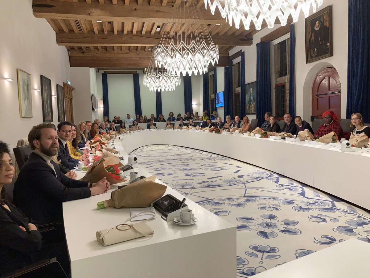 Nu installatie van de nieuw gekozen gemeenteraad van #Delft Wij verwelkomen 18 nieuwe gezichten in onze raad met 39 zetels. Ik wens een ieder veel succes en werkplezier in de komende raadsperiode!