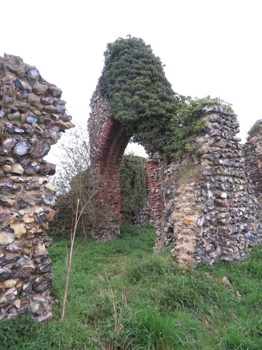 RMZHBC's tweet photo. The ruinous #MarchArches of St Saviourโs church, #Surlingham https://t.co/ofL8NwTFIz