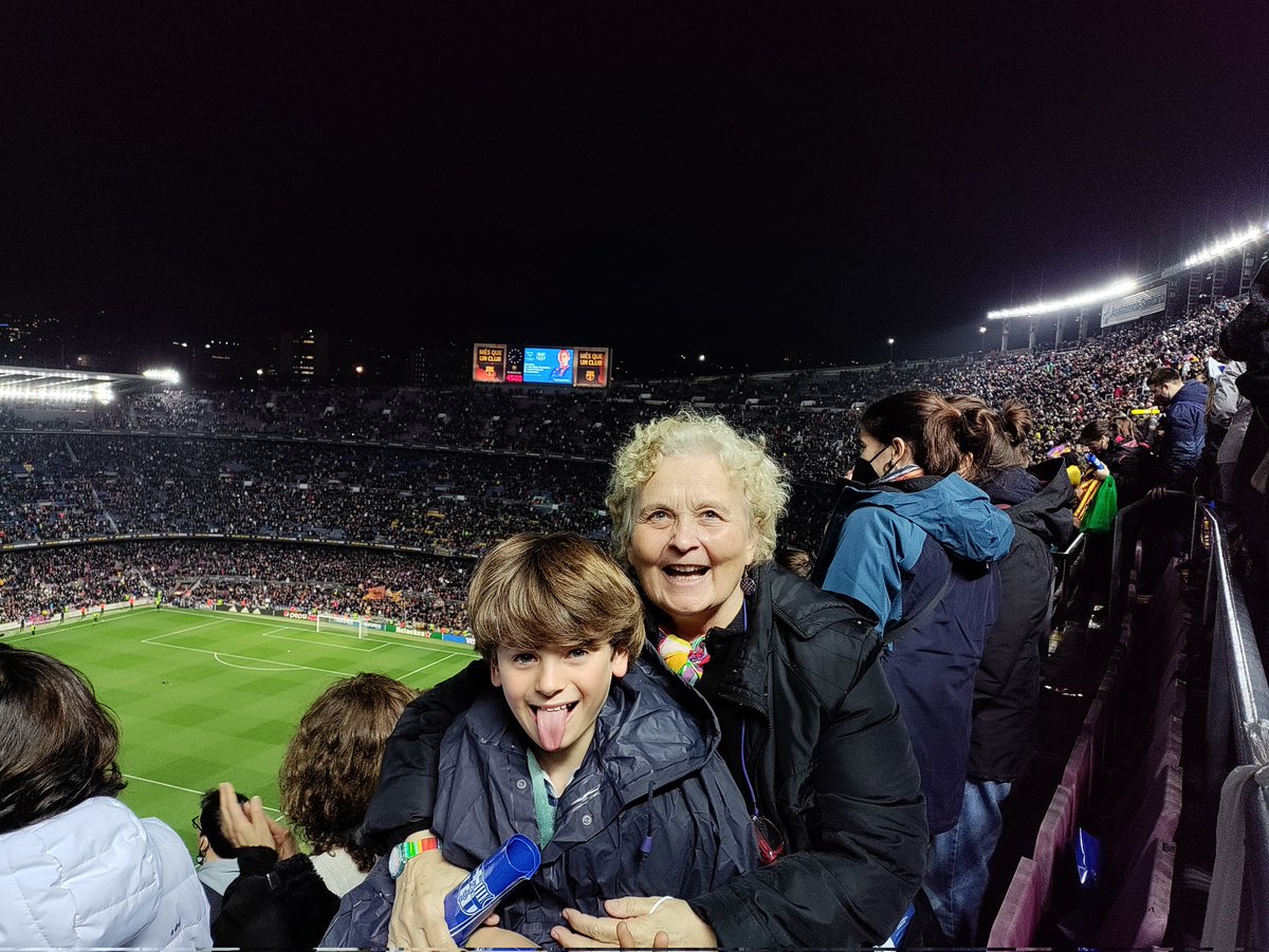 Primer cop al Camp Nou, primera maneta al Madrid, i grata sorpresa de trobar, conèixer i parlar de futbol femení amb <a href="/carmenarcem1/">carmen arce m</a> 
Quina sort!!