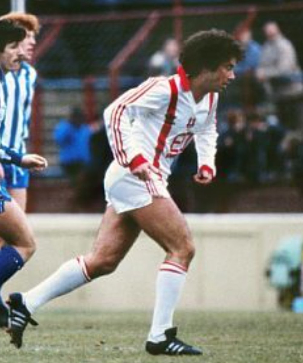 Barry Silkman in the #Braces kit for Leyton Orient #lofc