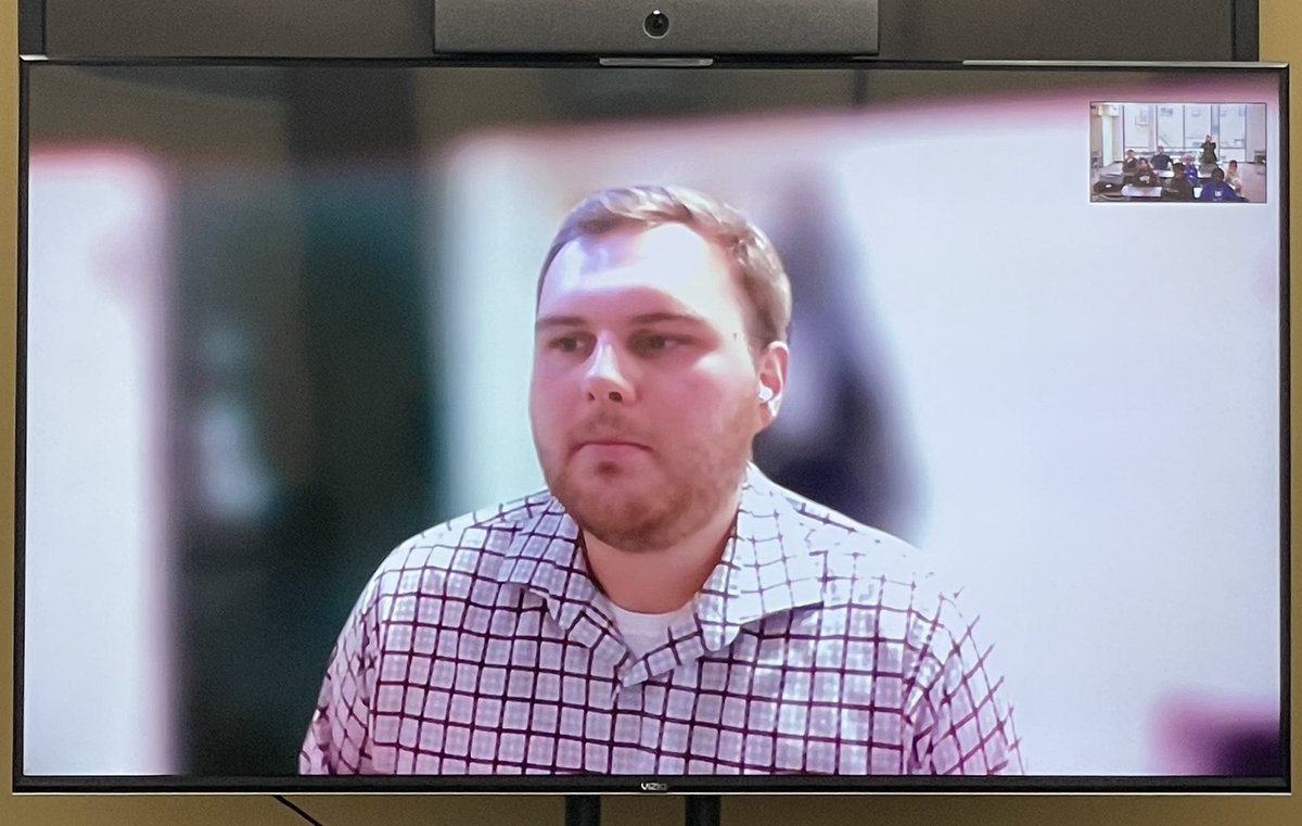 SportsProfSteve's tweet photo. Big thanks to 2018 @briar_cliff grad  @jameslange25 for dropping into our Sports Marketing class today to share thoughts on working in sports, relationship based selling, his work with @theaspire_group and @TribeAthletics FRMC. Thanks James! https://t.co/SsZ30eGp1n
