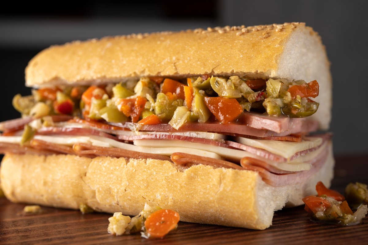 tdnewcomb's tweet photo. The #FinalFour at the @CaesarsDome in NOLA will feature a robotic pizza-making station from @sodexo_live as chef Lenny Martinsen creates a cajun shrimp salad sandwich, creamy NOLA mac and cheese, jumbo muffuletta po'boy, NOLA seafood nachos, cajun sausage &amp; bacon jam burger. https://t.co/xejZL1CwvL