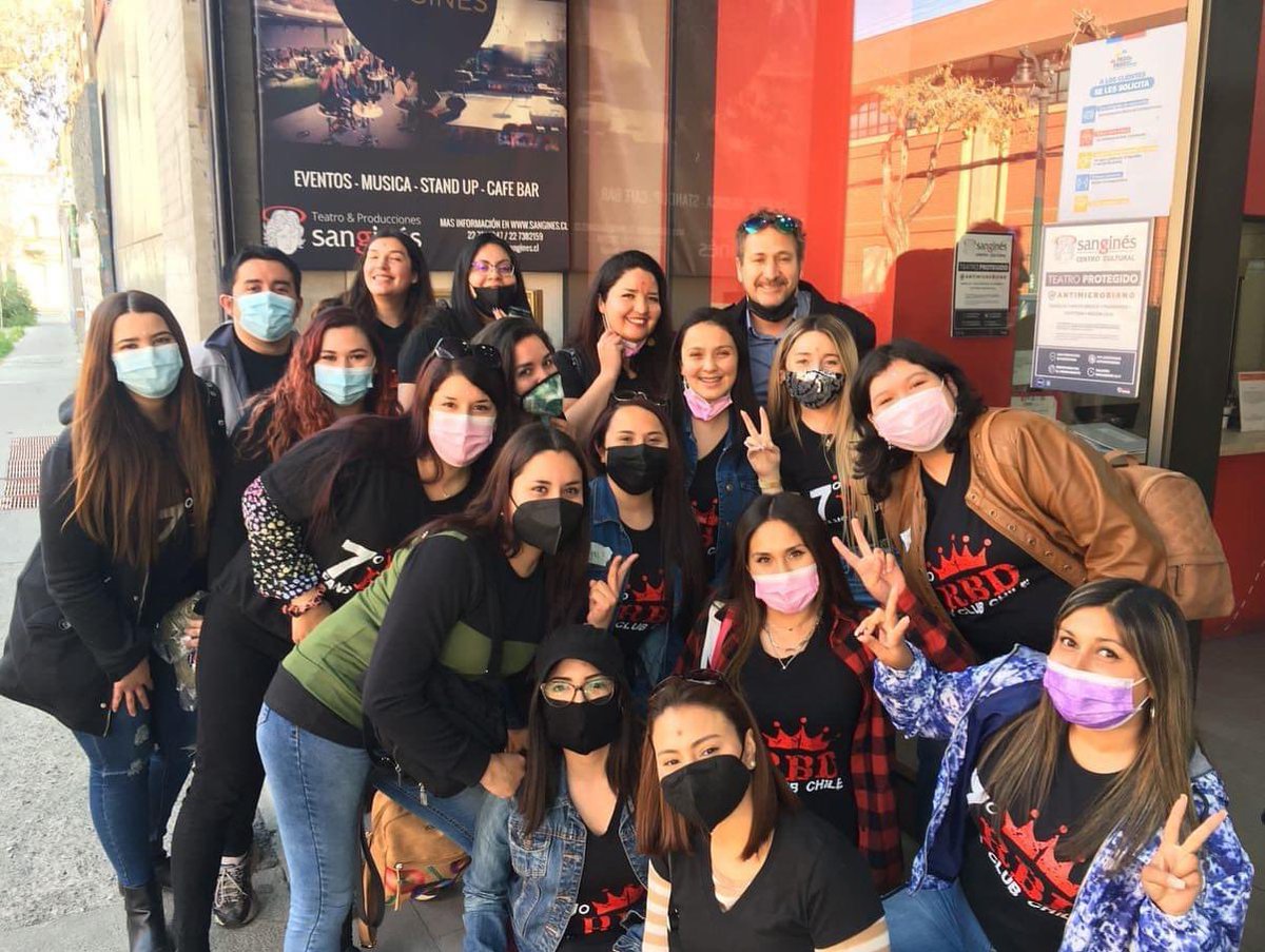 Clau7RBD's tweet photo. @generacionrbdEC Esta es parte de nuestra Familia @7morbdchile  🇨🇱❤️
#AmorxRBD https://t.co/mAyBr17xEh